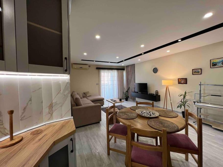 Great Apartament Near Lake & Blloku Area Tirana Exterior photo